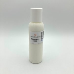Die 100ml opake, runde Polyethylenflasche mit weißem Klappverschluss enthält eine gelbliche, frisch duftende Creme.